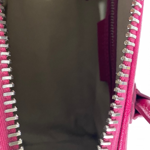 Givenchy
Antigona Leather Satchel - Picture 6 of 16